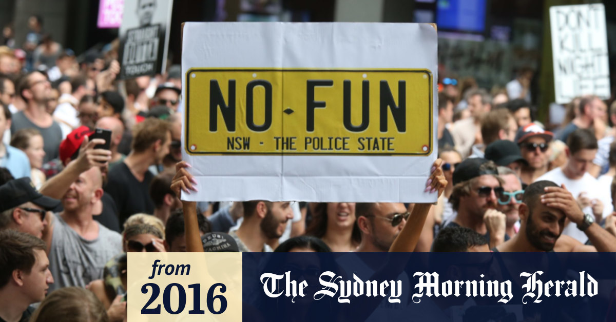 Majority oppose plan to extend NSW bottle shop opening hours poll